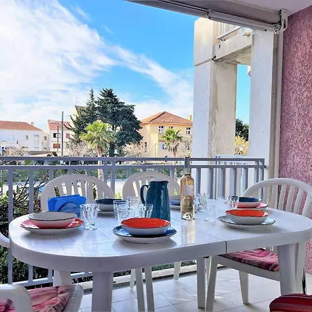 6 Couchages A 100m Avec Terrasse, Parking, Lave-linge Et Piste Cyclable Proche - Fr-1-251-550 * Le Lavandou