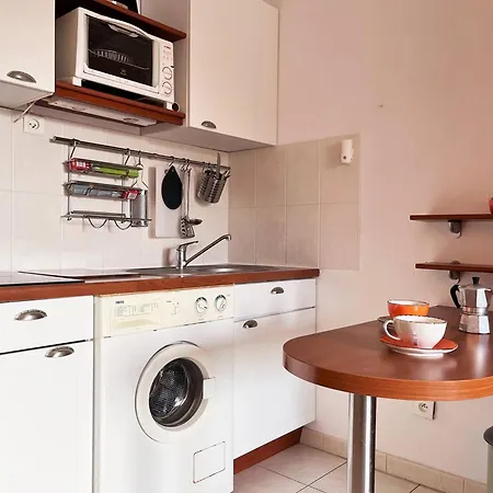 Apartmán 6 Couchages A 100m Avec Terrasse, Parking, Lave-linge Et Piste Cyclable Proche - Fr-1-251-550 Le Lavandou